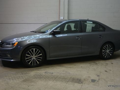 Used 2015 Volkswagen Jetta SE FWD image 4