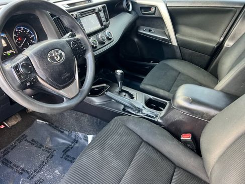 Used 2018 Toyota RAV4 LE image 11