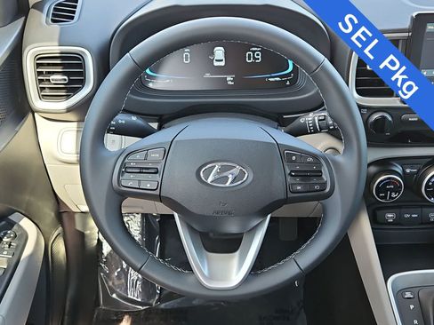 Used 2025 Hyundai Venue SEL FWD image 19