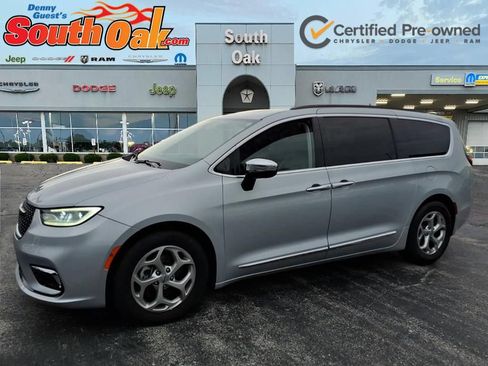 Certified 2023 Chrysler Pacifica Limited FWD image 4