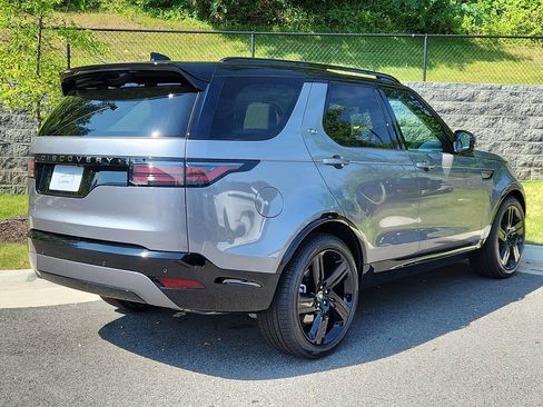 New 2025 Land Rover Discovery Dynamic SE image 2
