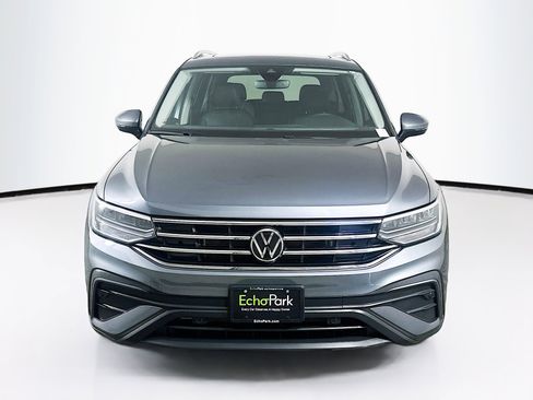 Used 2023 Volkswagen Tiguan SE image 2