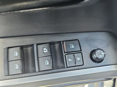 Used 2020 Toyota Tacoma SR5 RWD image 27