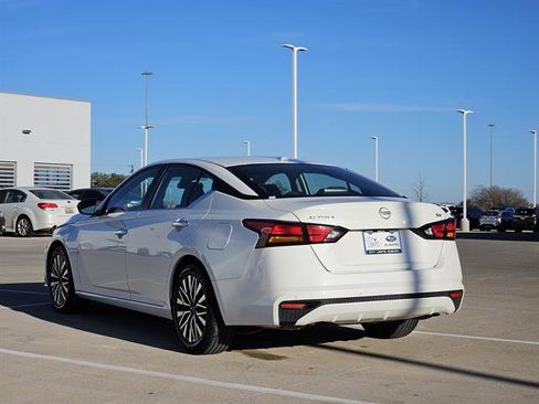 Used 2024 Nissan Altima 2.5 SV image 3