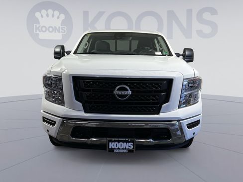Used 2024 Nissan Titan SV w/ SV Convenience Package image 11