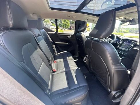 Used 2025 Volvo XC40 B5 Core AWD/4WD image 13