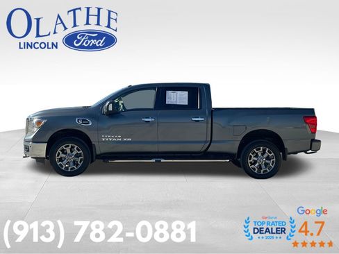 Used 2019 Nissan Titan SV w/ SV Convenience Package image 2