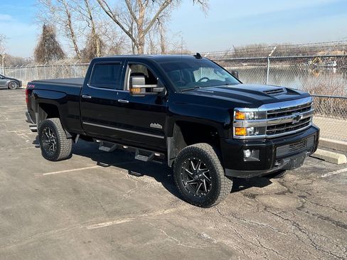 Used 2018 Chevrolet Silverado 2500 High Country w/ Duramax Plus Package image 40