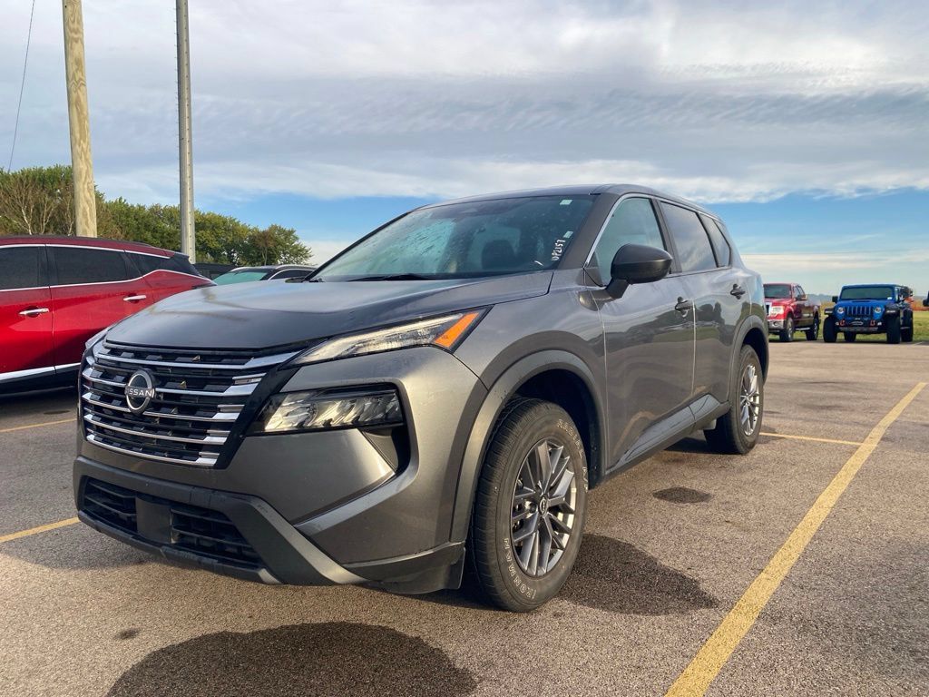 Used 2024 Nissan Rogue S AWD/4WD image 17