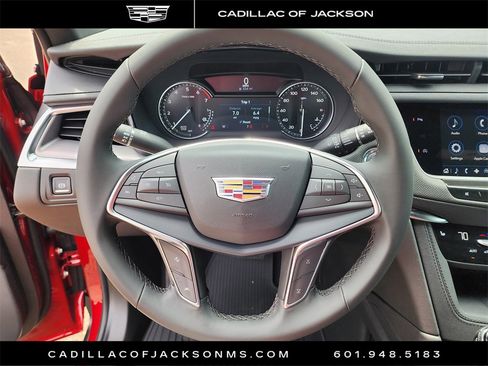 New 2025 Cadillac XT5 Luxury image 14