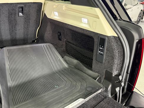 Used 2025 Land Rover Range Rover SE image 28