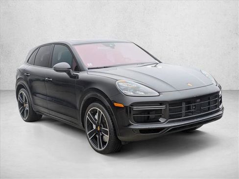 Used 2022 Porsche Cayenne Turbo image 3