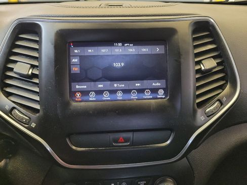 Used 2019 Jeep Cherokee Latitude w/ Popular Appearance Group FWD image 25