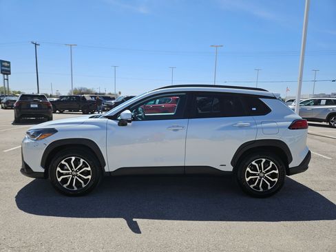 Used 2023 Toyota Corolla Cross image 6