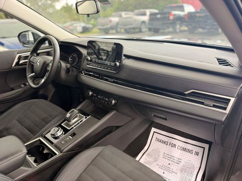Used 2024 Mitsubishi Outlander FWD image 12