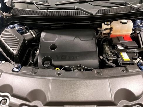 Used 2023 Chevrolet Traverse LT image 35