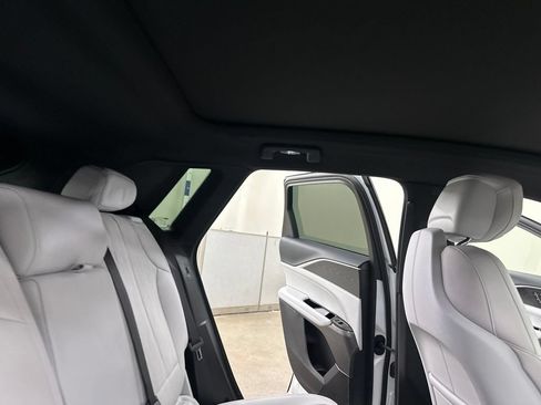 Certified 2024 Cadillac Lyriq Luxury AWD/4WD image 22