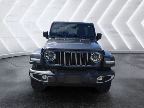 Used 2025 Jeep Wrangler Unlimited Sahara AWD/4WD image 2