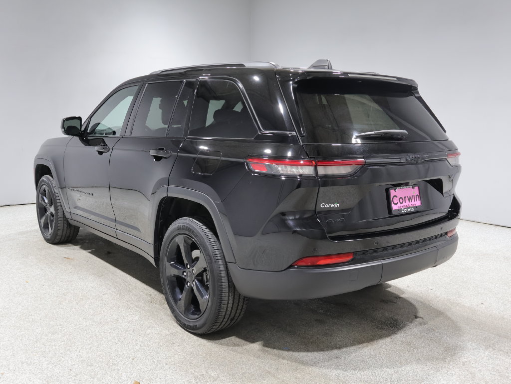 Used 2023 Jeep Grand Cherokee Altitude AWD/4WD image 5
