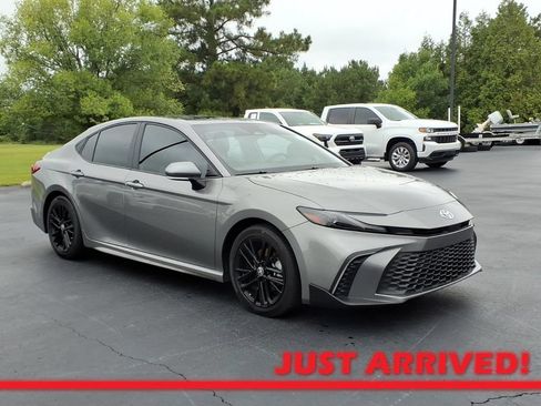 Used 2025 Toyota Camry SE w/ Multimedia Upgrade Package FWD image 1