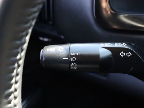 Used 2022 Nissan Pathfinder SV image 36