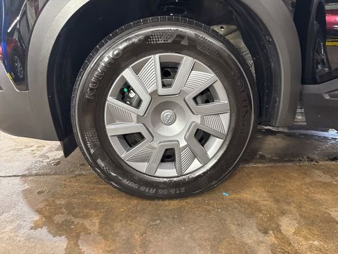 Certified 2025 Nissan Kicks S image 29