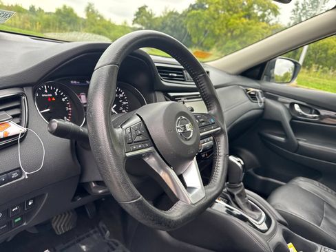 Used 2020 Nissan Rogue SL w/ Premium Package AWD/4WD image 19
