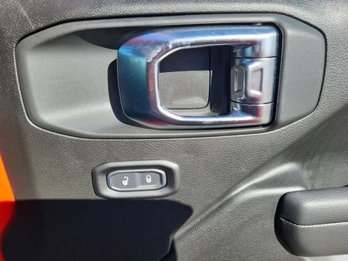 New 2025 Jeep Gladiator Rubicon w/ Convenience Group image 16