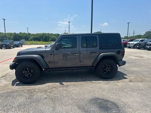 Used 2021 Jeep Wrangler Unlimited Sport AWD/4WD image 2