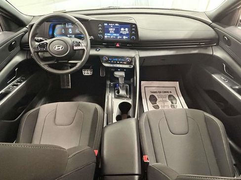 Used 2025 Hyundai Elantra Sport FWD image 10