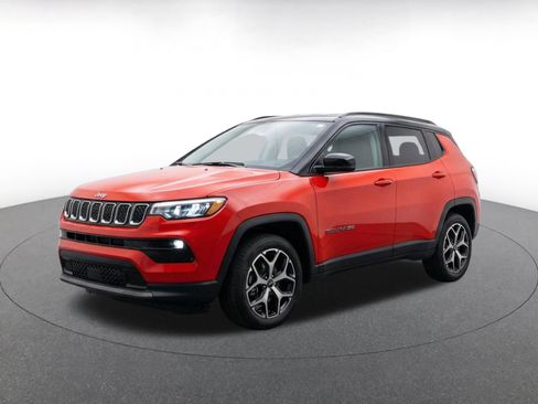 Used 2025 Jeep Compass Limited AWD/4WD image 3