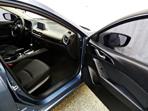 Used 2016 MAZDA MAZDA3 i Sport FWD image 11