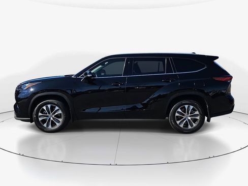 Used 2022 Toyota Highlander XLE image 9
