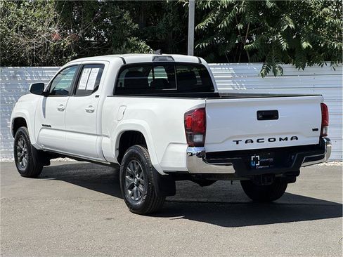 Used 2022 Toyota Tacoma SR5 RWD image 3
