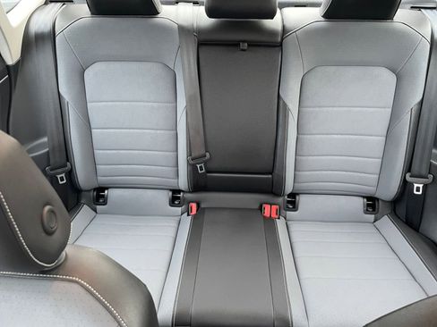 Used 2025 Volkswagen Jetta SE image 38