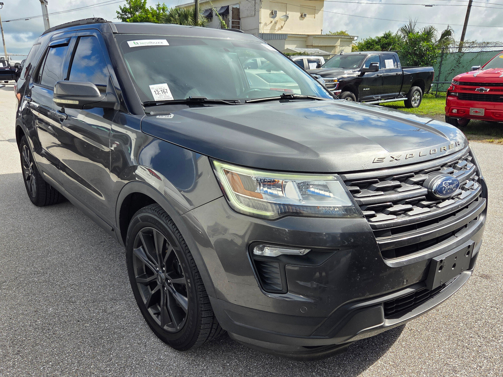 Used 2018 Ford Explorer XLT w/ Equipment Group 202A FWD image 2