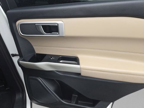 Used 2021 Ford Explorer XLT w/ Equipment Group 202A image 25