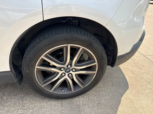 Used 2019 Ford Edge Titanium FWD image 10