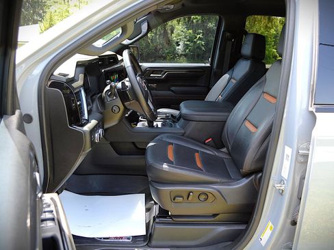 Used 2024 GMC Sierra 1500 AT4 w/ Technology Package AWD/4WD image 13