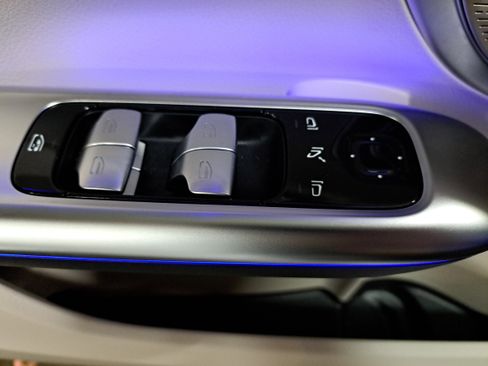 Certified 2025 Mercedes-Benz C 300 Sedan image 30