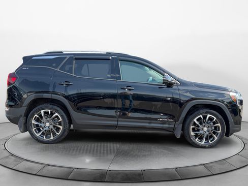 Used 2022 GMC Terrain SLT w/ Infotainment Package II AWD/4WD image 2