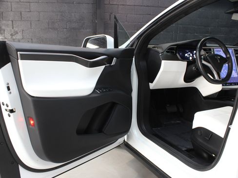 Used 2017 Tesla Model X 100D image 25