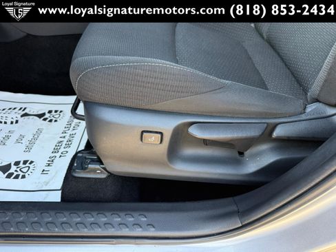 Used 2018 Toyota C-HR XLE image 17