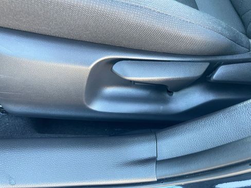 Used 2025 Toyota Corolla LE image 23