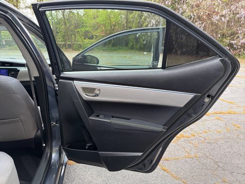 Used 2015 Toyota Corolla LE image 22