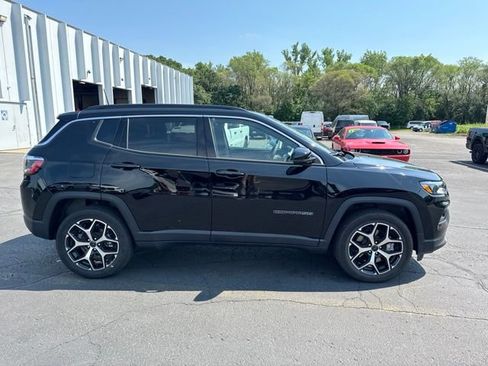 Used 2025 Jeep Compass Limited AWD/4WD image 11