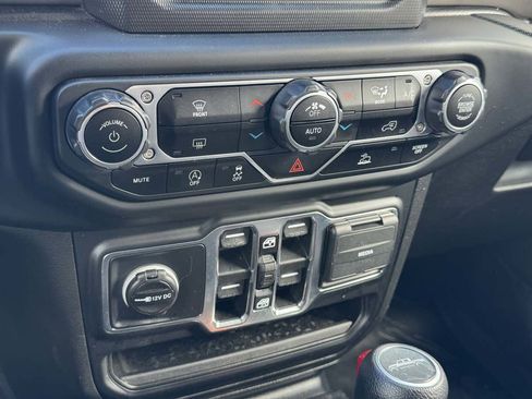 Used 2021 Jeep Gladiator Sport image 34