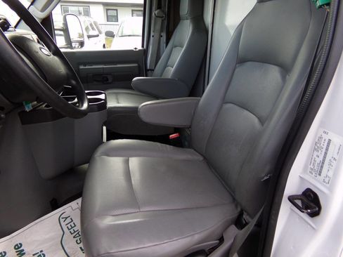 Used 2017 Ford E-450 and Econoline 450 Super Duty w/ Power Windows & Locks Group image 16