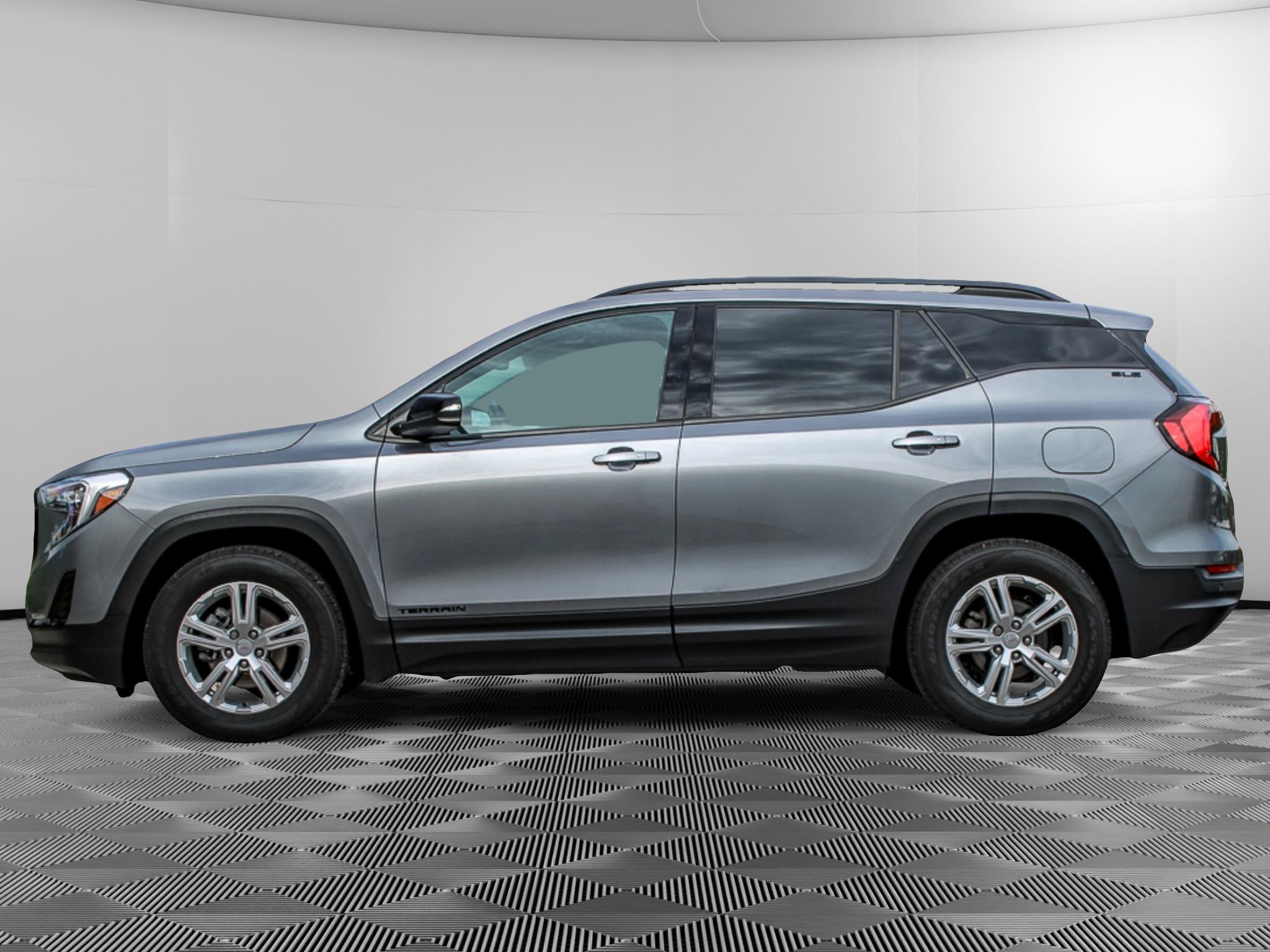 Used 2020 GMC Terrain SLE w/ Driver Convenience Package FWD image 4