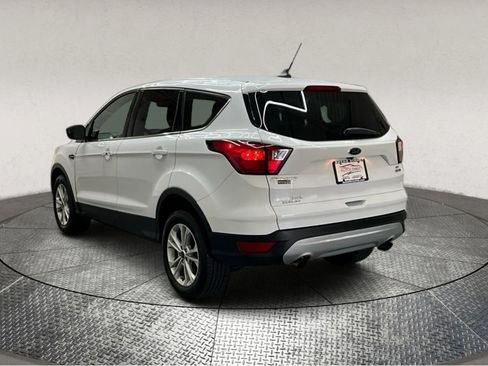 Used 2019 Ford Escape SE image 5